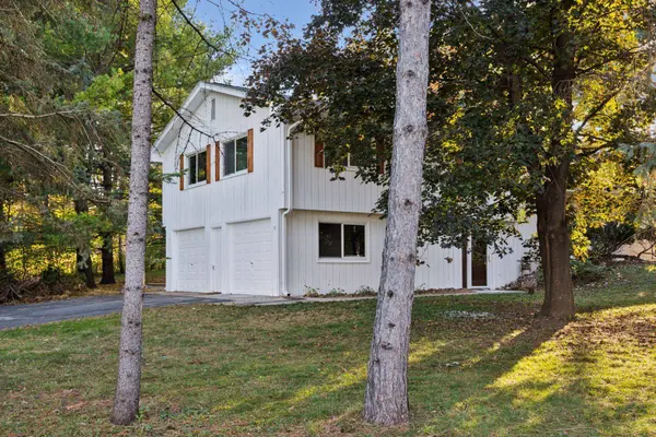 18065 Berry LN, Wayzata, MN 55391
