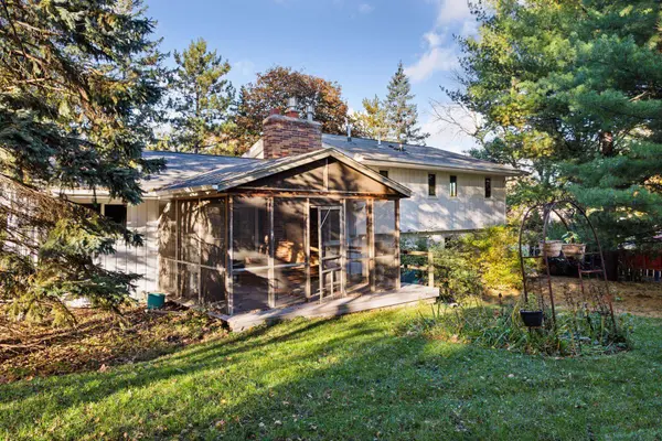 18065 Berry LN, Wayzata, MN 55391