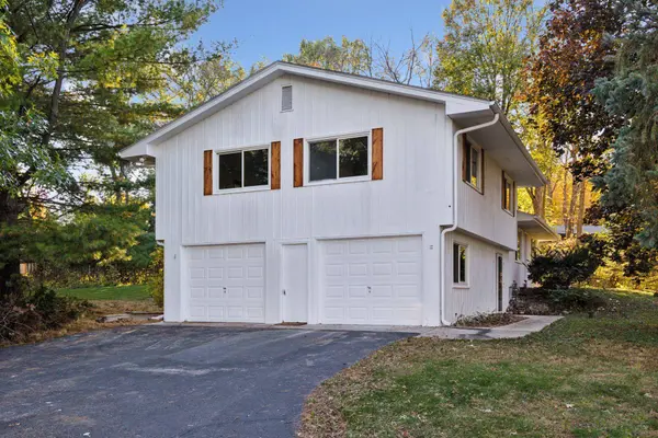 18065 Berry LN, Wayzata, MN 55391