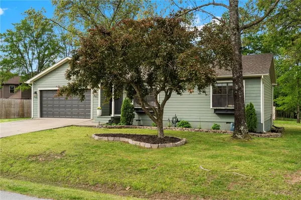 9 Worlaby Dr, Bella Vista, AR 72715