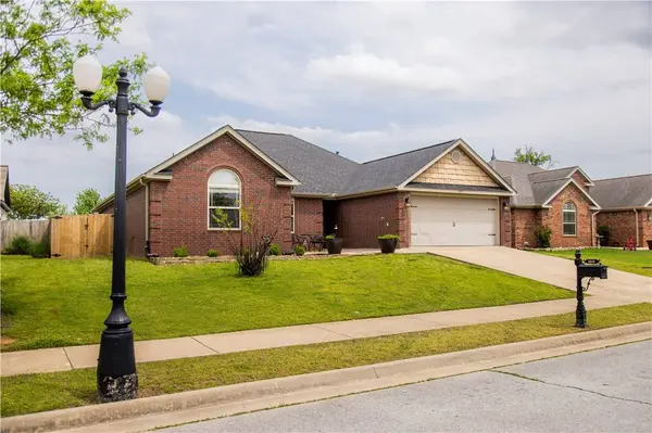 2915 N 15Th Pl, Rogers, AR 72756