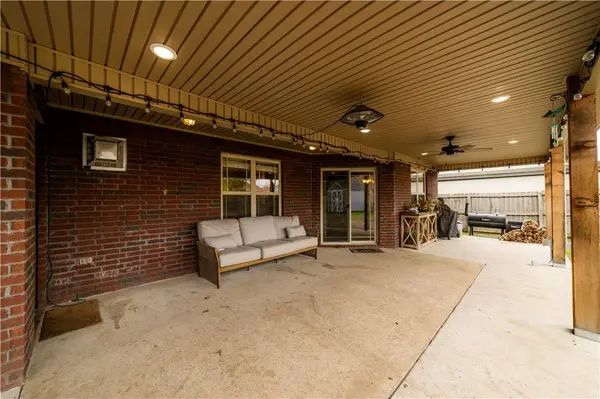 2915 N 15Th Pl, Rogers, AR 72756