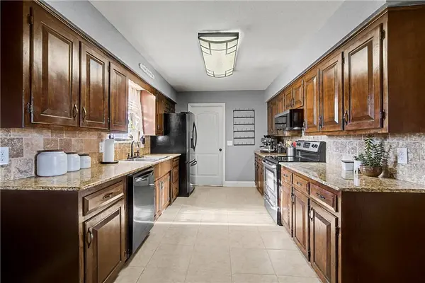 924 S 25th St, Rogers, AR 72758