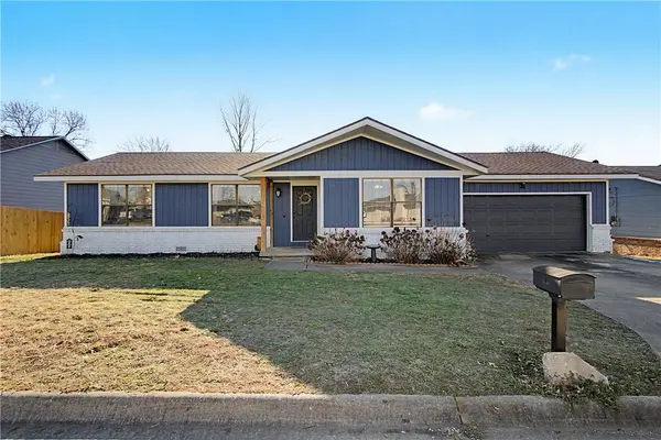 924 S 25th St, Rogers, AR 72758