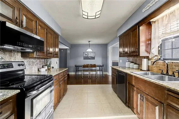 924 S 25th St, Rogers, AR 72758