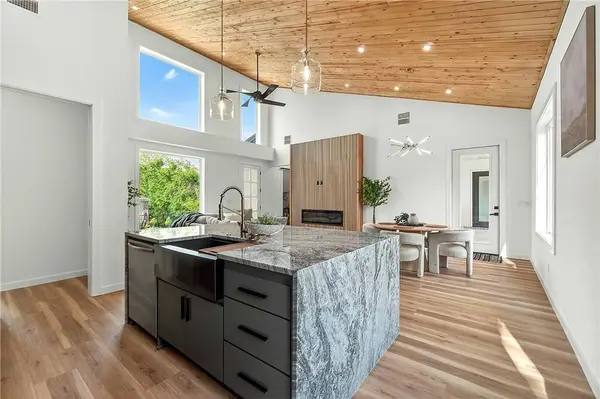 27 Luncarty Ln, Bella Vista, AR 72715