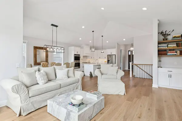 12601 Surrey ST, Eden Prairie, MN 55347