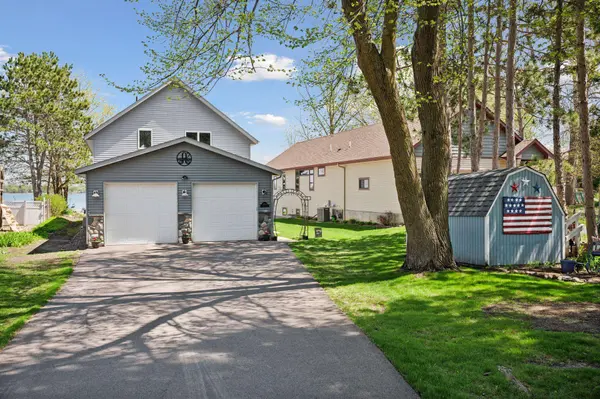 28815 Park PL, Chisago City, MN 55013