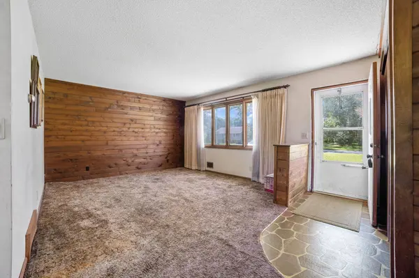 9030 W Staring LN, Eden Prairie, MN 55347