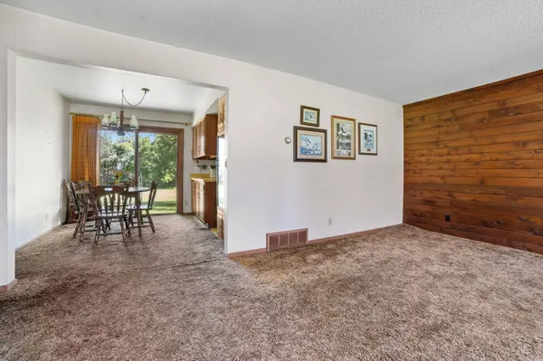 9030 W Staring LN, Eden Prairie, MN 55347
