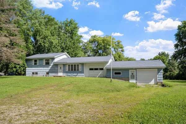 9030 W Staring LN, Eden Prairie, MN 55347