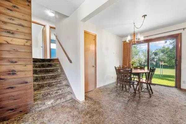 9030 W Staring LN, Eden Prairie, MN 55347