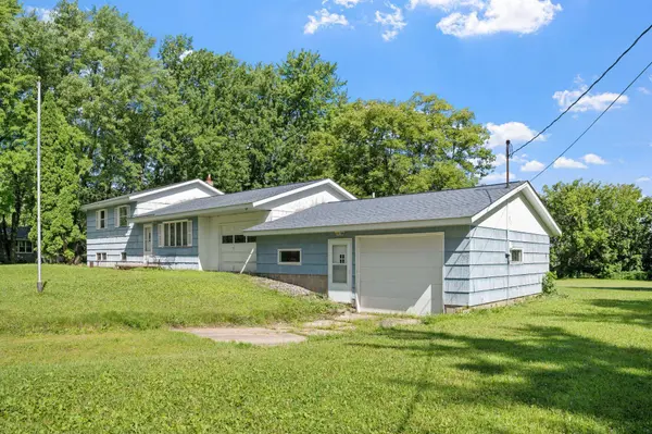 9030 W Staring LN, Eden Prairie, MN 55347