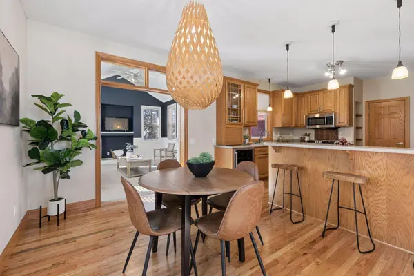 1631 Summit HL, Eagan, MN 55122