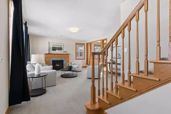 1631 Summit HL, Eagan, MN 55122