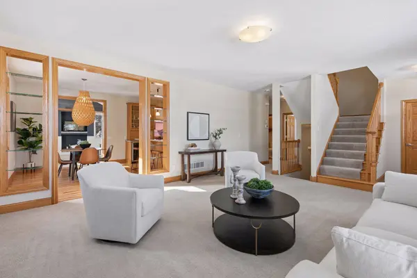 1631 Summit HL, Eagan, MN 55122