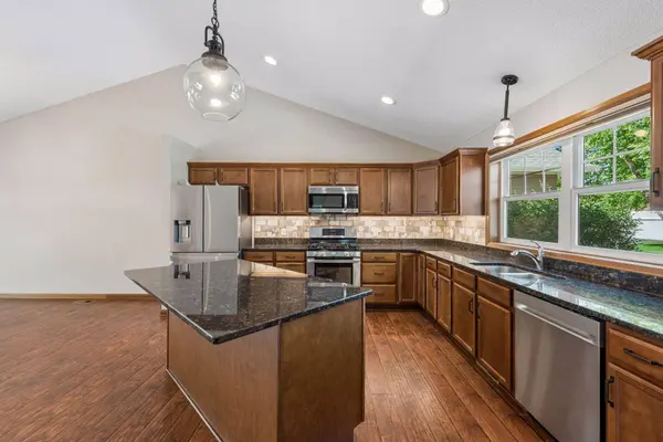 11763 Erskin CIR, Minneapolis, MN 55449