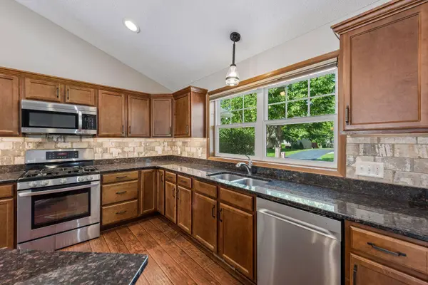 11763 Erskin CIR, Minneapolis, MN 55449
