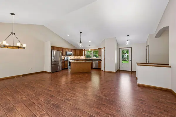 11763 Erskin CIR, Minneapolis, MN 55449