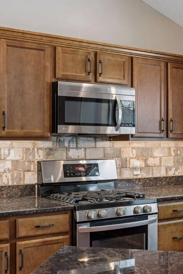 11763 Erskin CIR, Minneapolis, MN 55449