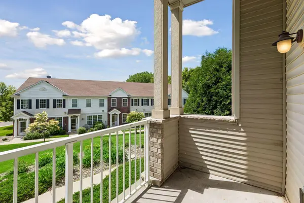 1256 County Road D E #101, Saint Paul, MN 55109