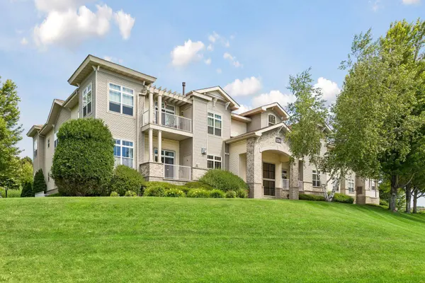 1256 County Road D E #101, Saint Paul, MN 55109
