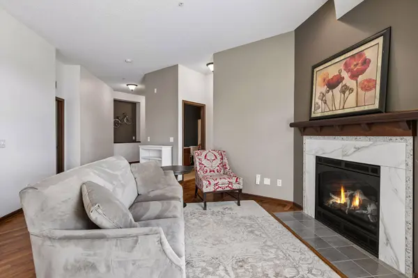 1256 County Road D E #101, Saint Paul, MN 55109
