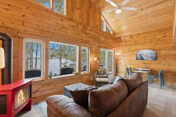 10401 Vermillion Point DR NE, Deer River, MN 56636
