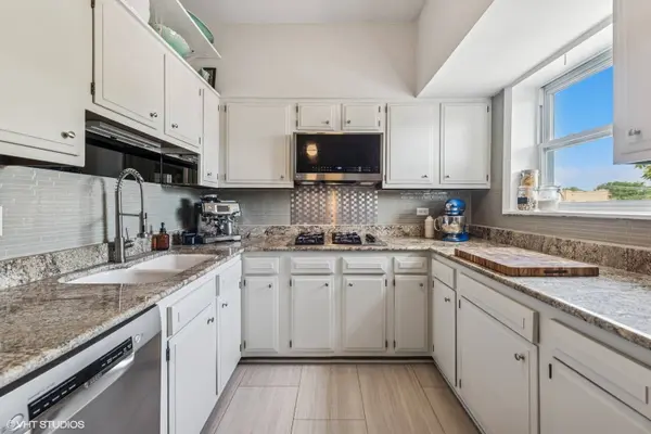1412 W Bryn Mawr Avenue #3W, Chicago, IL 60660