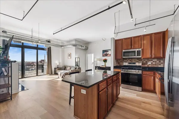 833 W 15th Place #907, Chicago, IL 60607