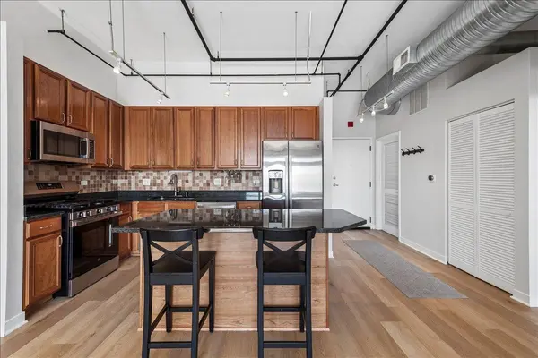 833 W 15th PL #907, Chicago, IL 60607