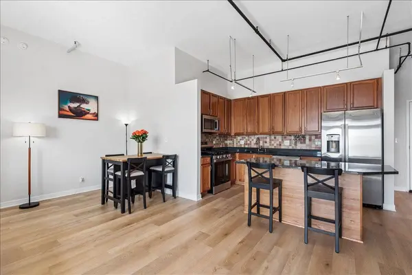 833 W 15th Place #907, Chicago, IL 60607