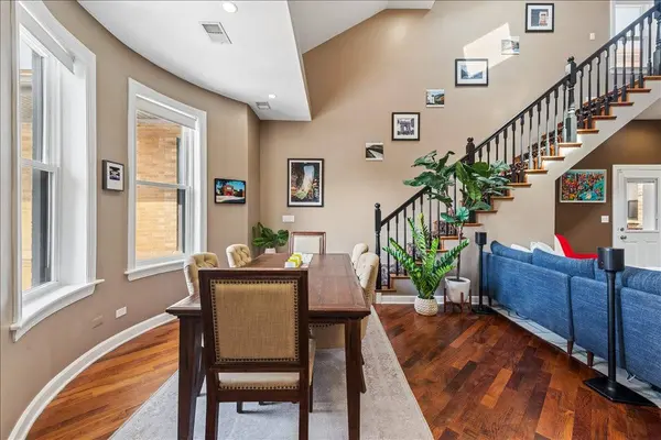 561 W Briar Place #305, Chicago, IL 60657