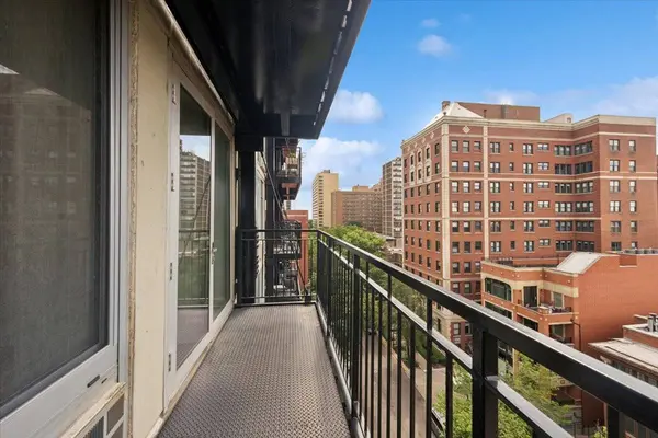 450 W Briar PL #8F, Chicago, IL 60657