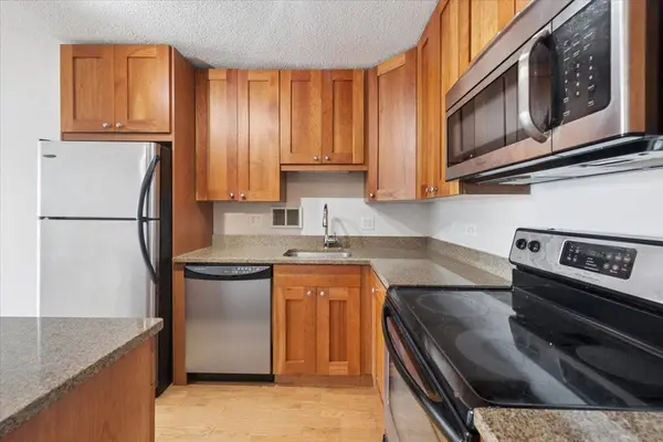 450 W Briar PL #8F, Chicago, IL 60657