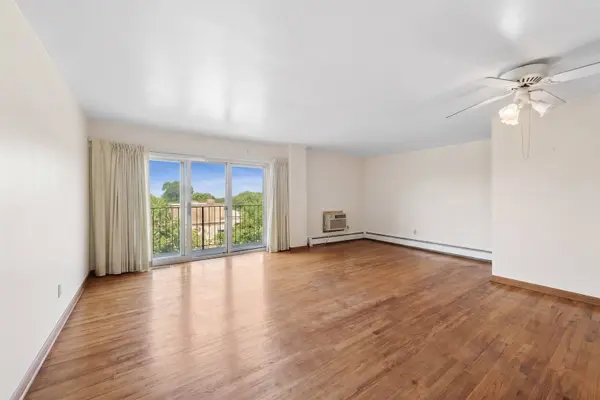 1567 Ridge AVE #702, Evanston, IL 60201