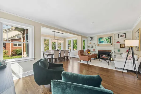 4929 North Fairfield Avenue, Chicago, IL 60625