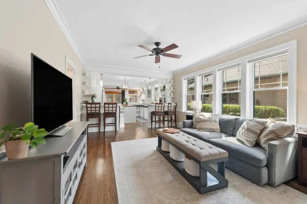 4929 North Fairfield Avenue, Chicago, IL 60625