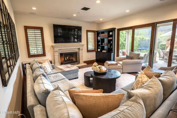 61 Williamsburg Way, Thousand Oaks, CA 91361