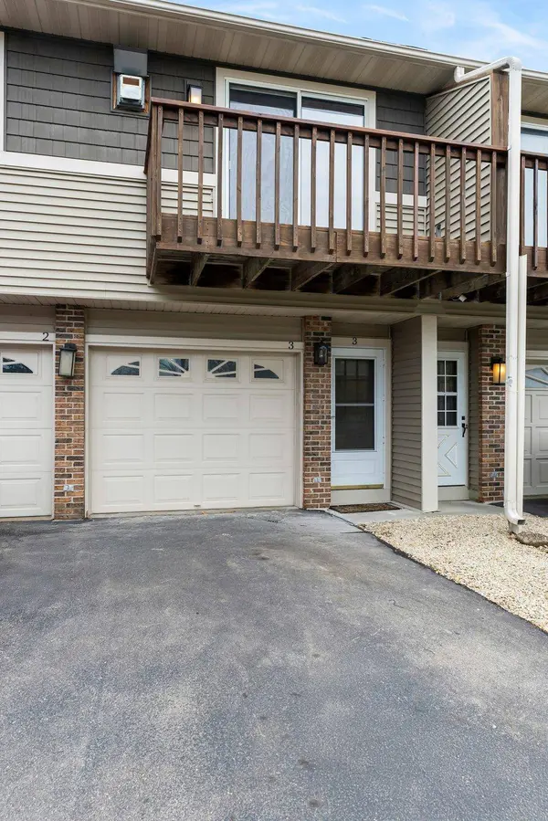 14000 44th PL N #3, Plymouth, MN 55446