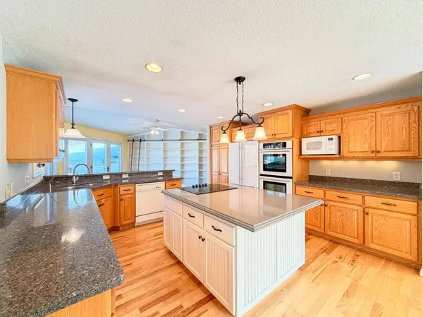 835 Gramsie RD, Shoreview, MN 55126