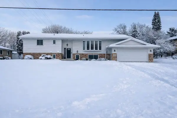 835 Gramsie RD, Shoreview, MN 55126