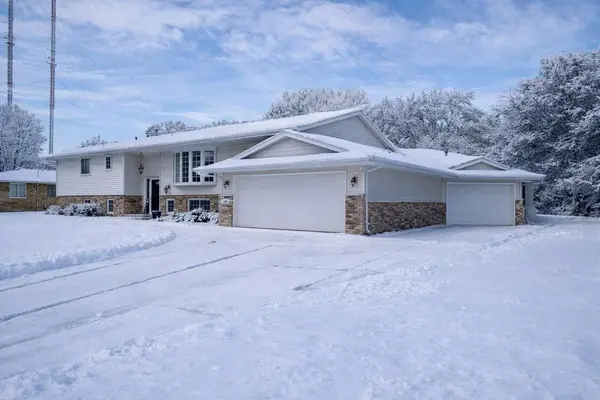 835 Gramsie RD, Shoreview, MN 55126