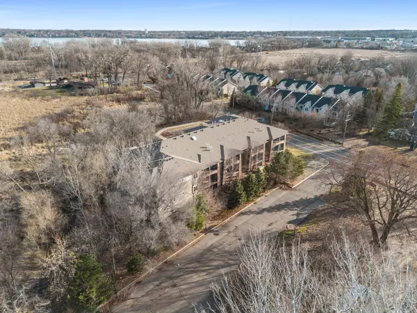 10806 S Shore DR #103, Plymouth, MN 55441
