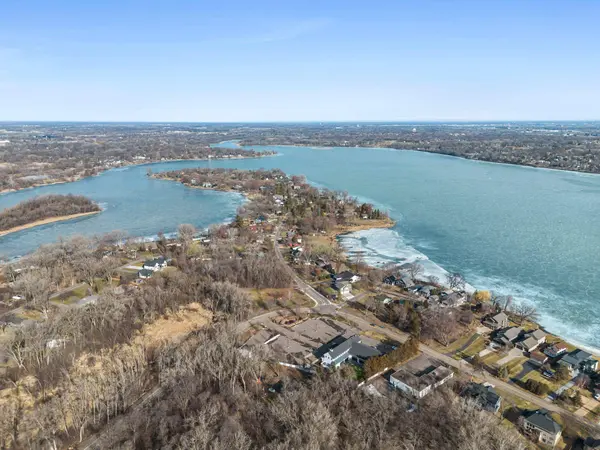 10806 S Shore DR #103, Plymouth, MN 55441