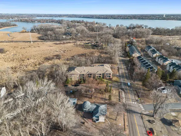 10806 S Shore DR #103, Plymouth, MN 55441