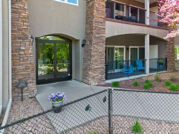 10806 S Shore DR #103, Plymouth, MN 55441