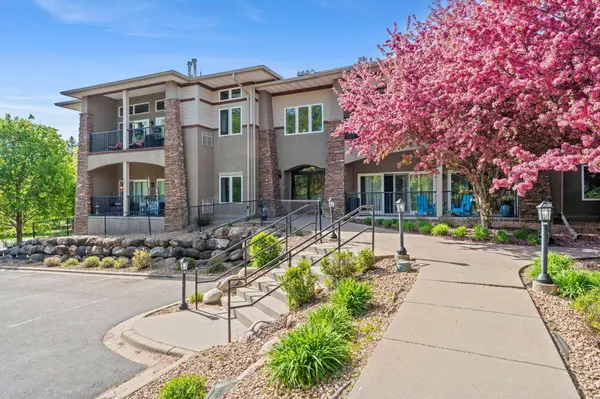 10806 S Shore DR #103, Plymouth, MN 55441