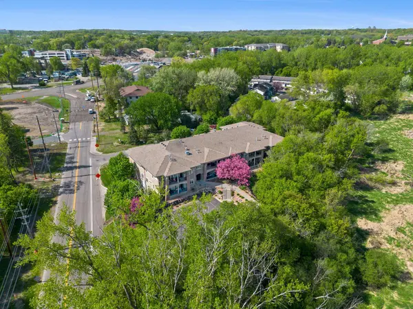 10806 S Shore DR #103, Plymouth, MN 55441