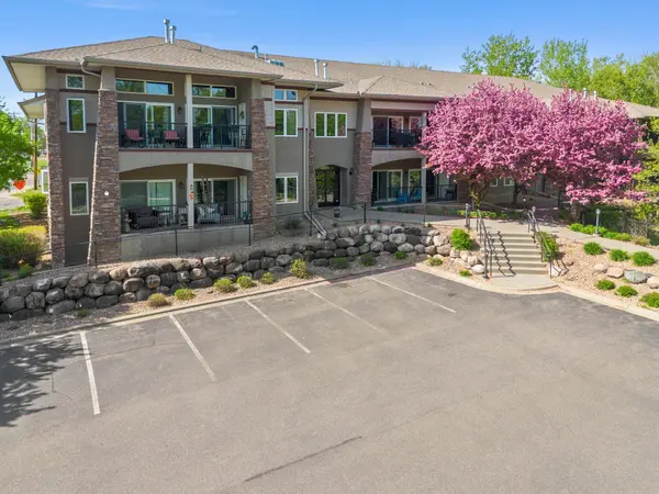 10806 S Shore DR #103, Plymouth, MN 55441